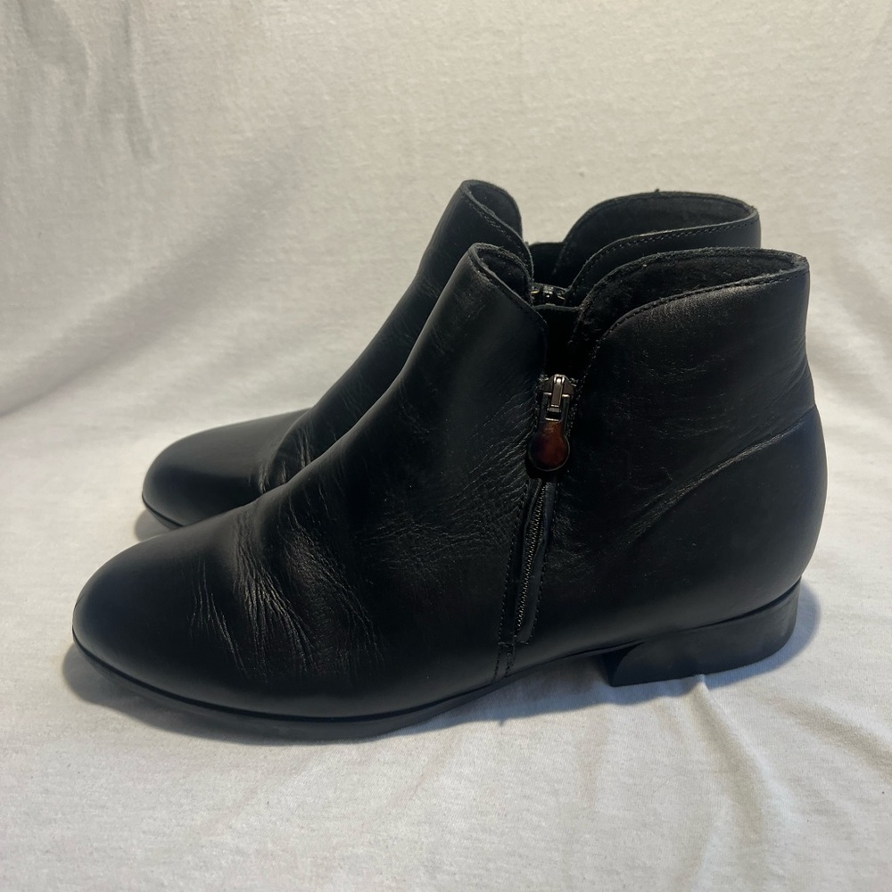 MUNRO AVEREE BLACK LEATHER ANKLE BOOTIES SIZE 7.5 WIDE
